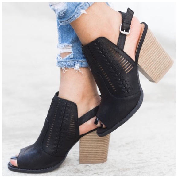 Danalli Shoes - CLEARANCE✨ New black sling back peep toe bootie